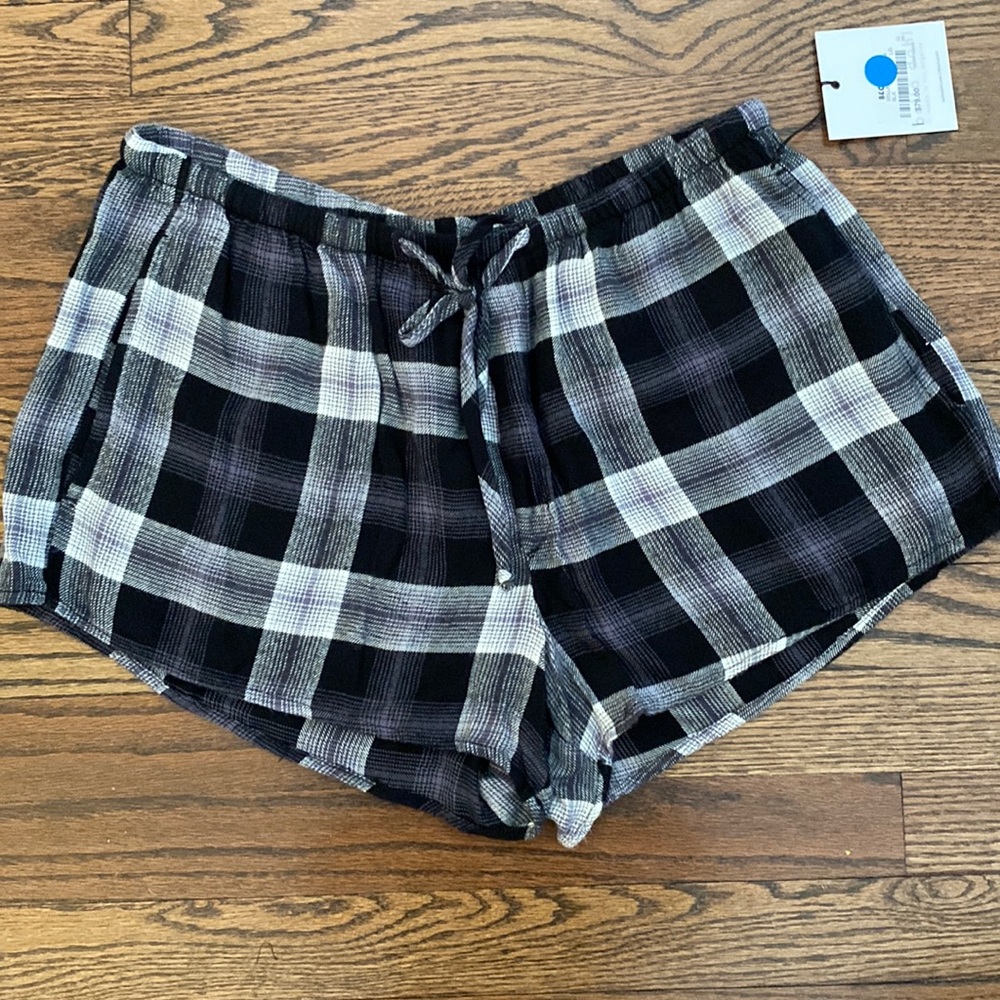 Bella Dahl plaid short. NBW with tags
